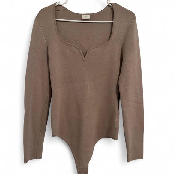 Abercrombie & Fitch Tops - Taupe scallop neck sweater abercrombie